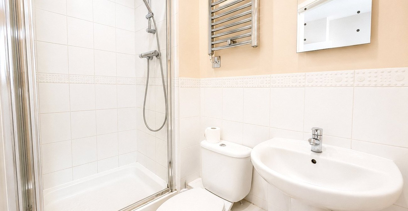 2 bedroom property for sale in London | Robinson Jackson
