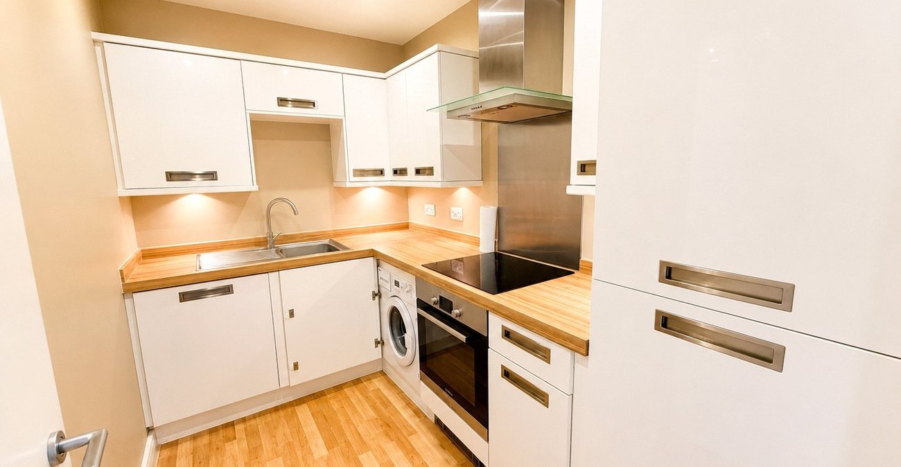 2 bedroom property for sale in London | Robinson Jackson