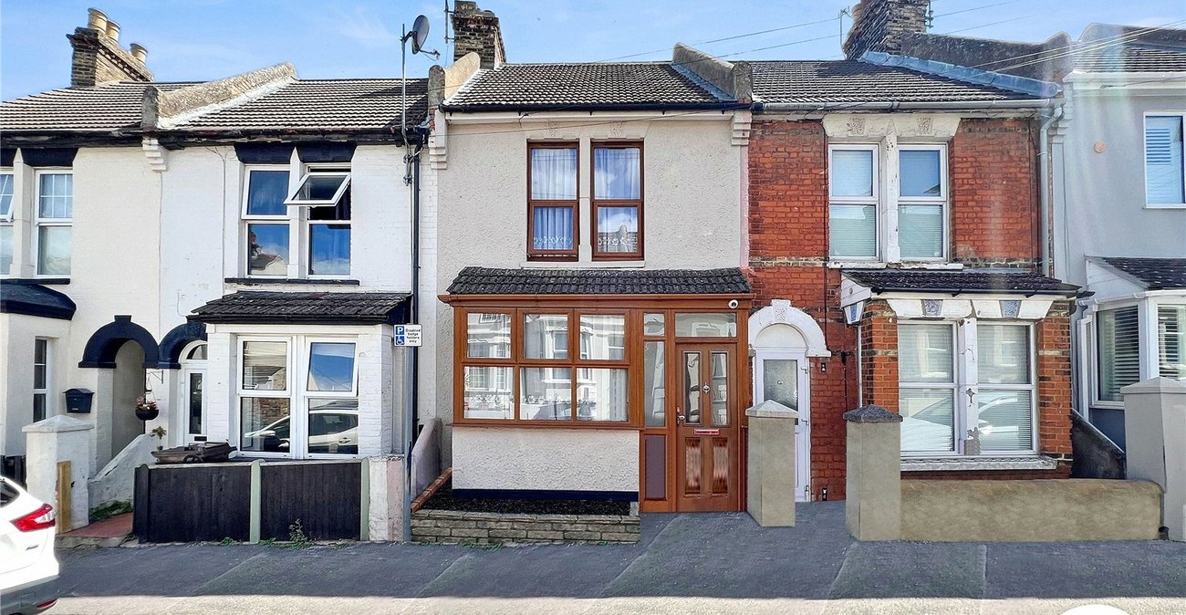 3 bedroom house for sale in Rochester | Robinson Michael & Jackson