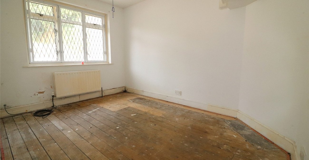 2 bedroom bungalow for sale in Erith | Robinson Jackson