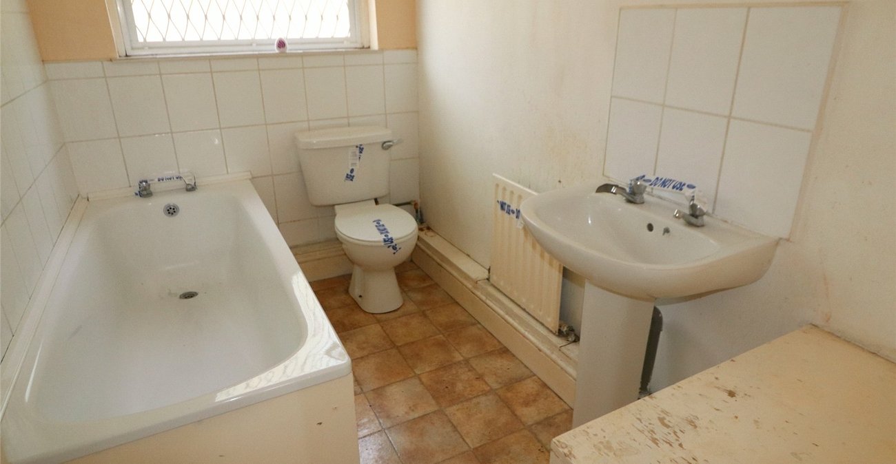 2 bedroom bungalow for sale in Erith | Robinson Jackson