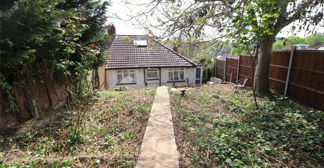 2 bedroom bungalow for sale in Erith | Robinson Jackson