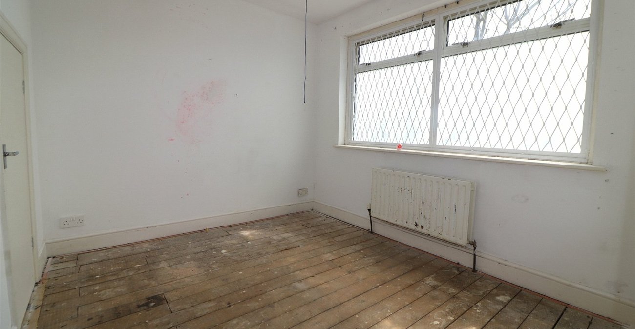 2 bedroom bungalow for sale in Erith | Robinson Jackson