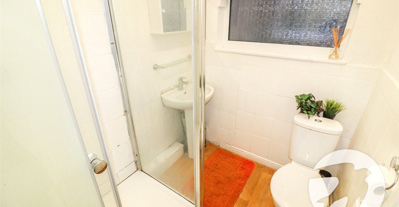2 bedroom property for sale in Erith | Robinson Jackson