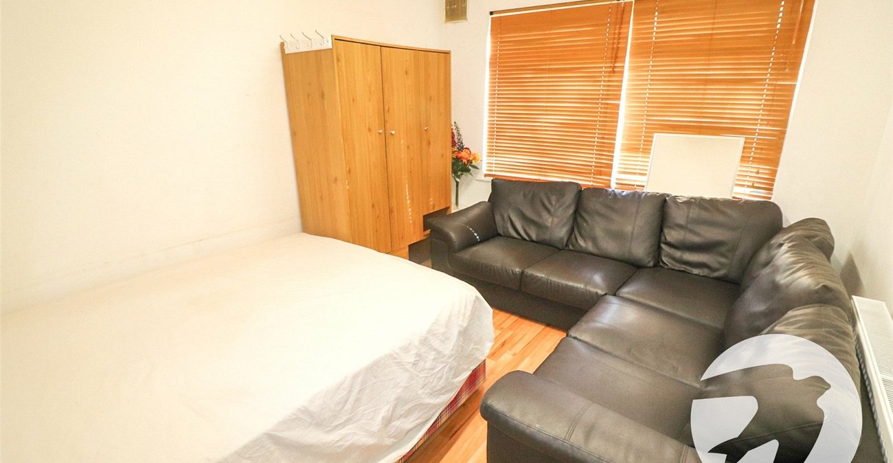 2 bedroom property for sale in Erith | Robinson Jackson