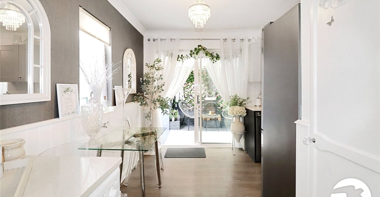 4 bedroom bungalow for sale in Erith | Robinson Jackson