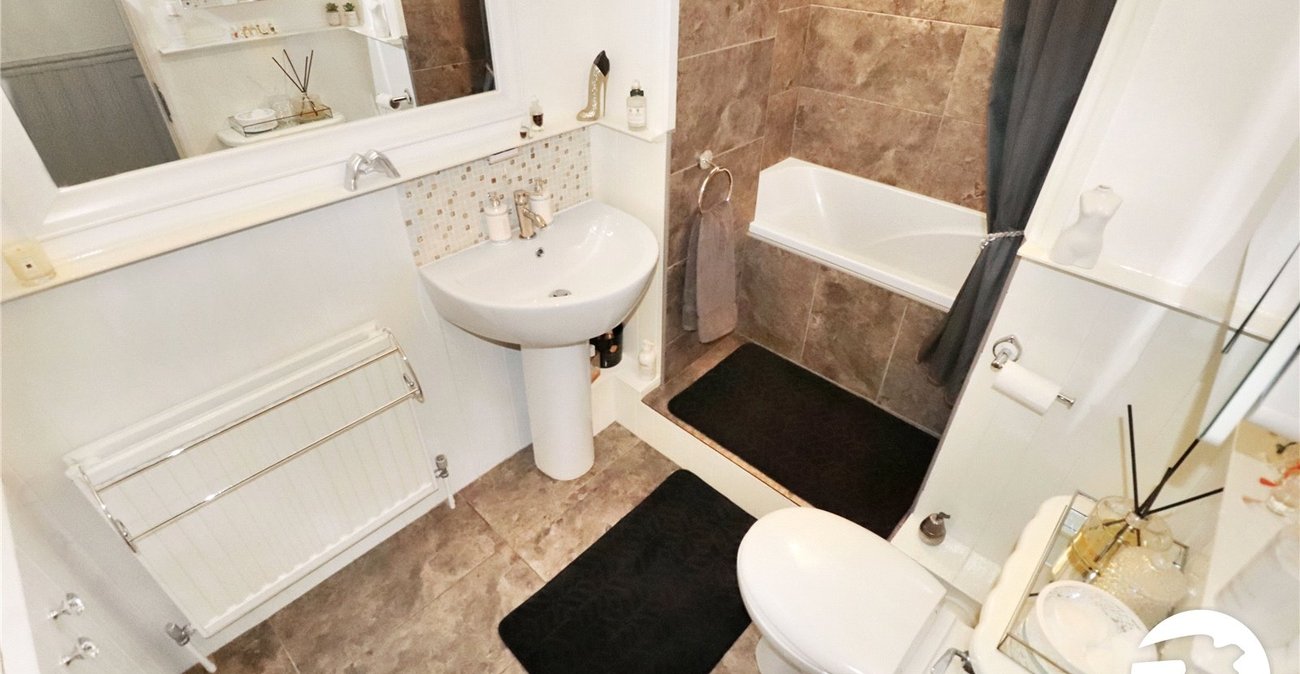 4 bedroom bungalow for sale in Erith | Robinson Jackson