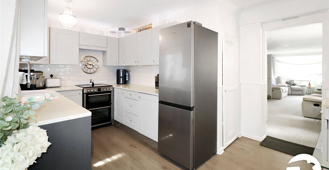 4 bedroom bungalow for sale in Erith | Robinson Jackson