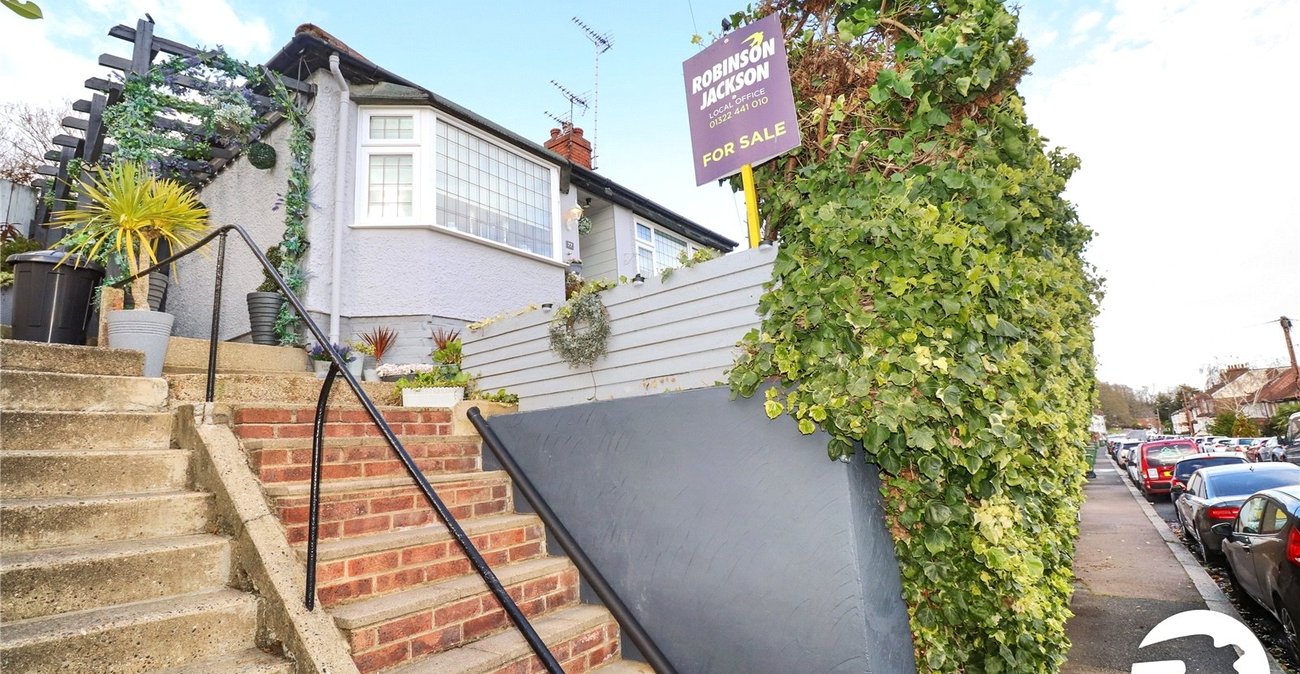 4 bedroom bungalow for sale in Erith | Robinson Jackson