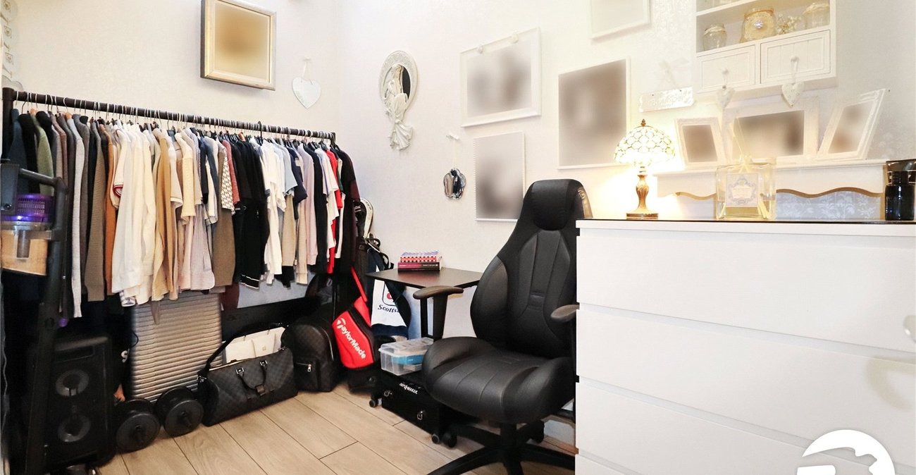 4 bedroom bungalow for sale in Erith | Robinson Jackson