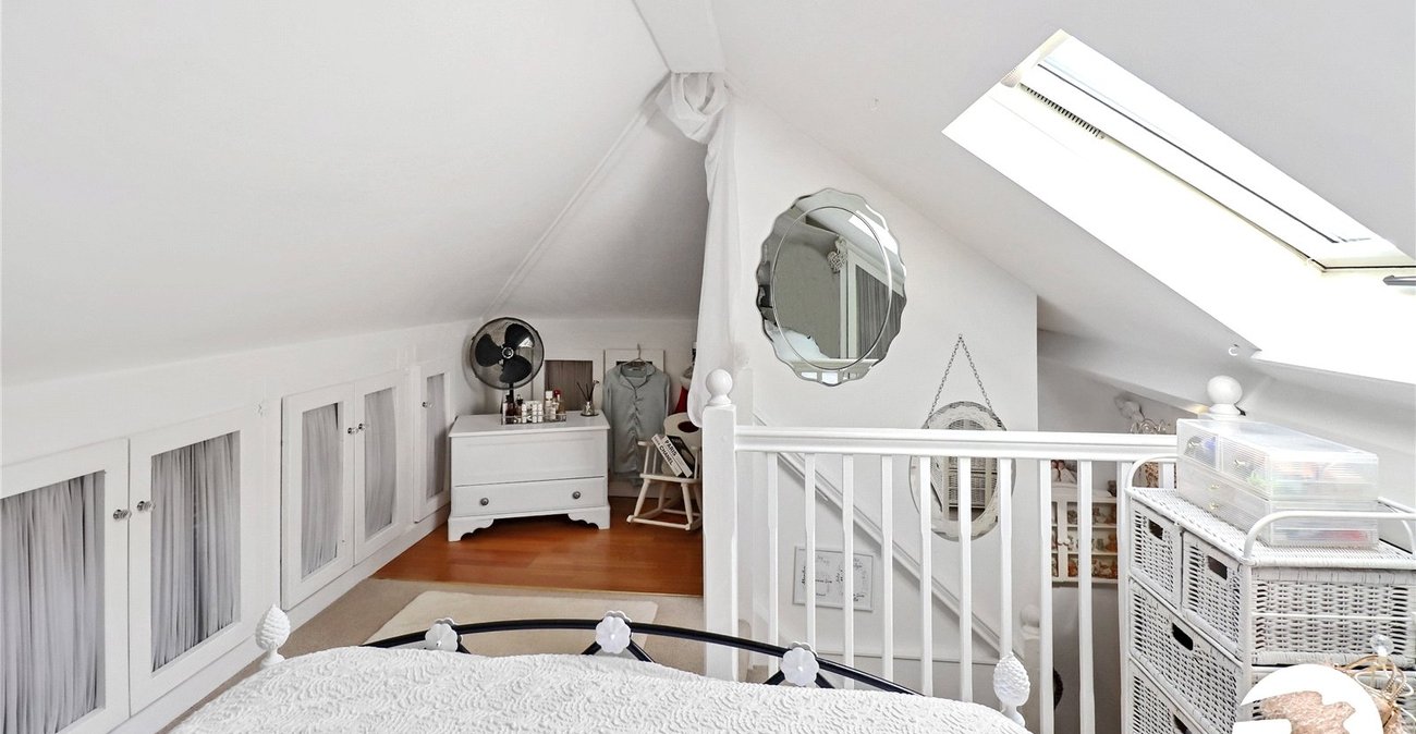 4 bedroom bungalow for sale in Erith | Robinson Jackson