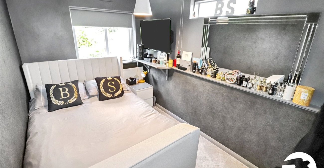 4 bedroom bungalow for sale in Erith | Robinson Jackson