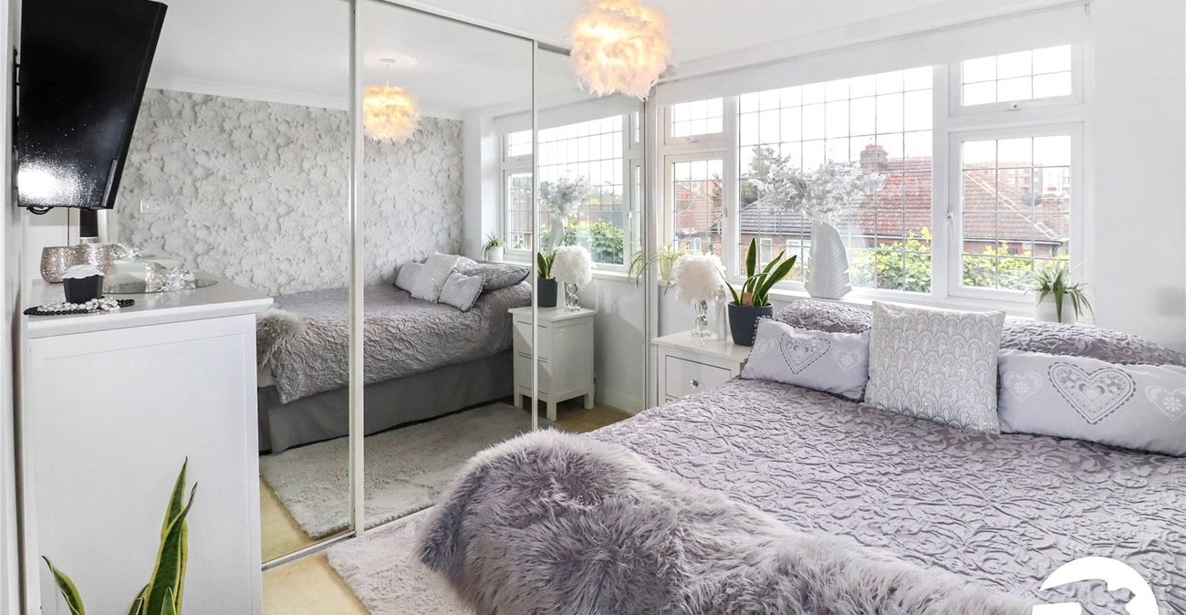 4 bedroom bungalow for sale in Erith | Robinson Jackson