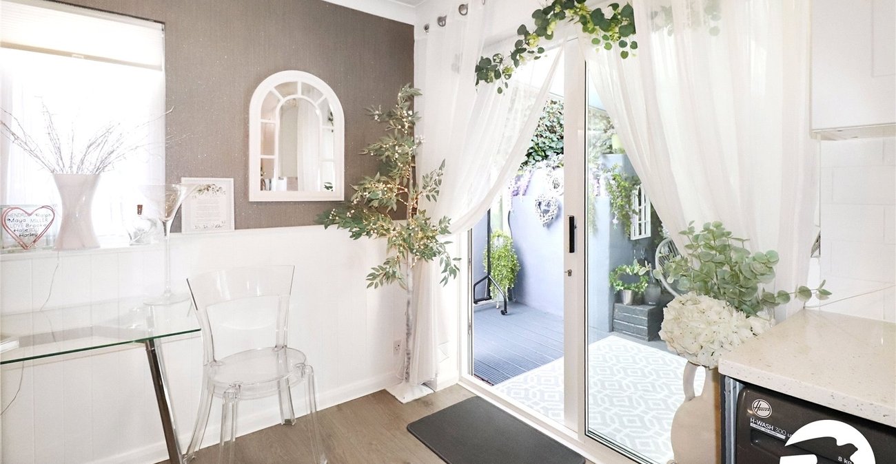 4 bedroom bungalow for sale in Erith | Robinson Jackson