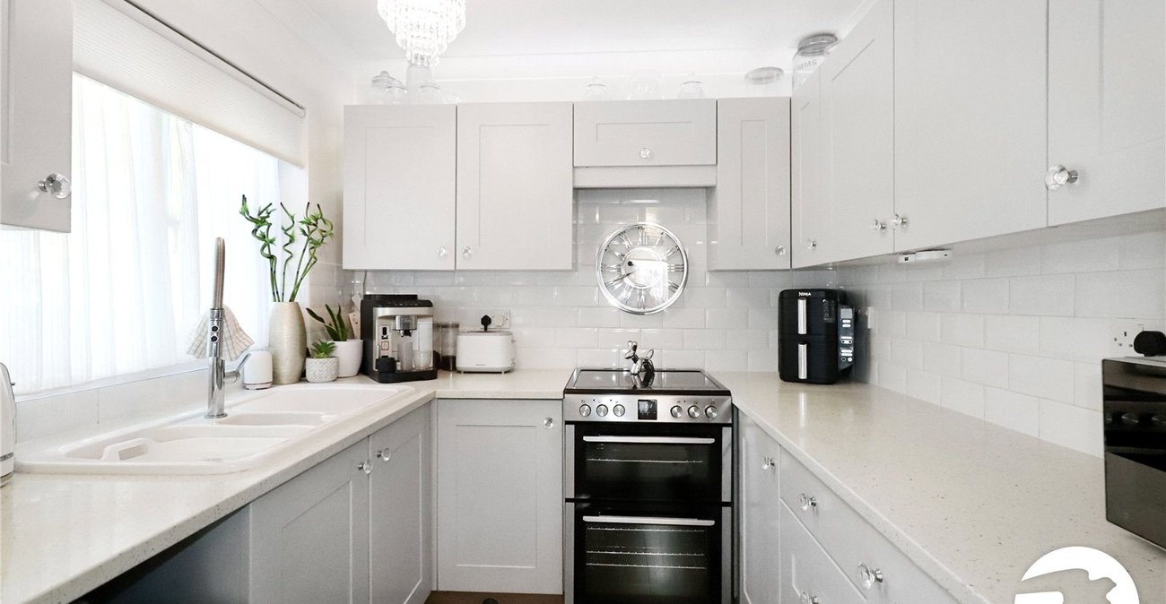 4 bedroom bungalow for sale in Erith | Robinson Jackson