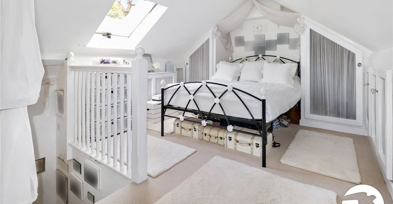 4 bedroom bungalow for sale in Erith | Robinson Jackson