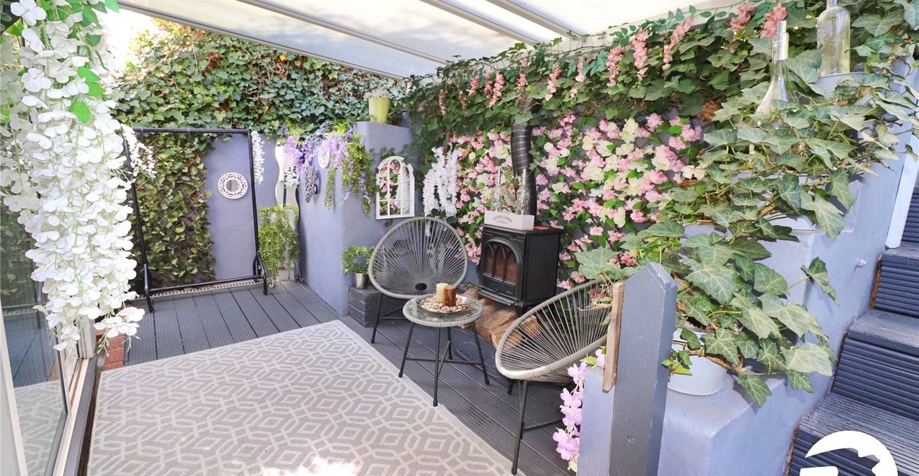 4 bedroom bungalow for sale in Erith | Robinson Jackson