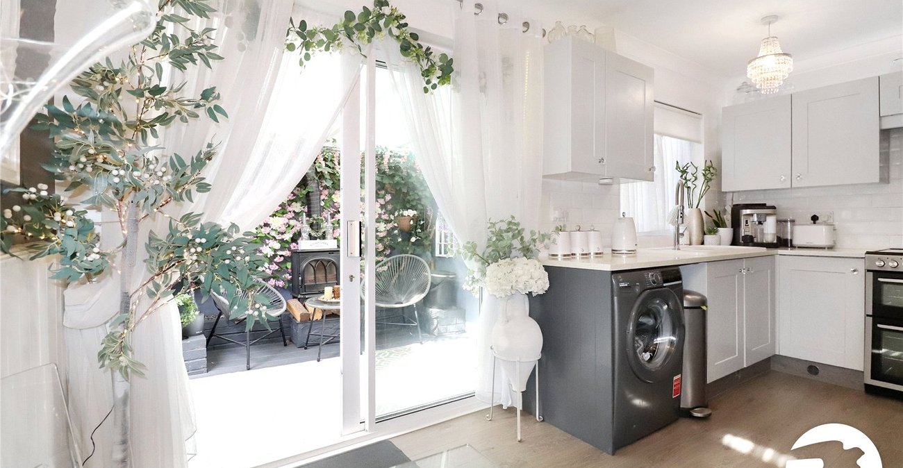 4 bedroom bungalow for sale in Erith | Robinson Jackson