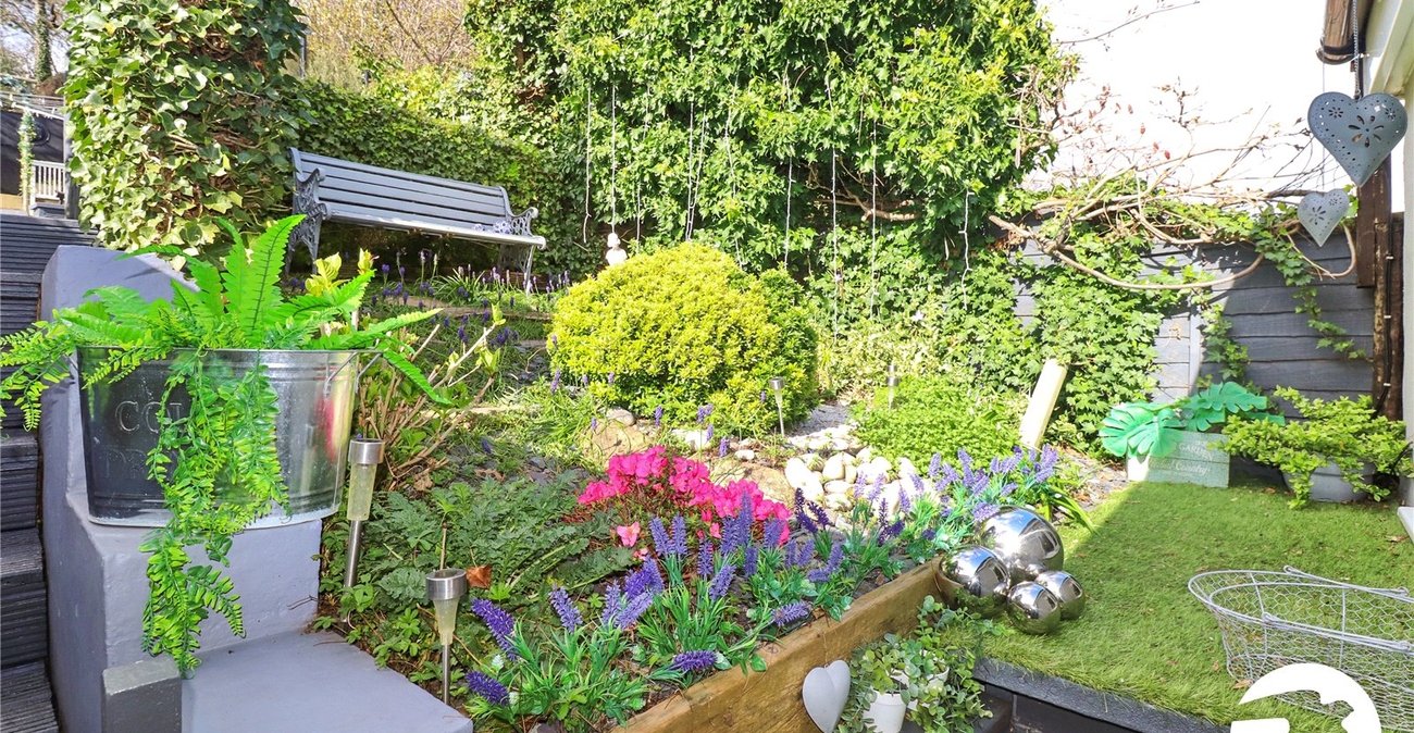 4 bedroom bungalow for sale in Erith | Robinson Jackson