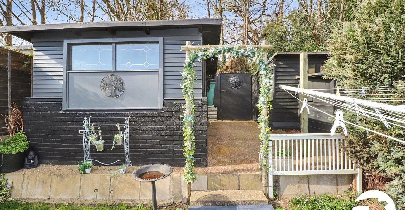 4 bedroom bungalow for sale in Erith | Robinson Jackson