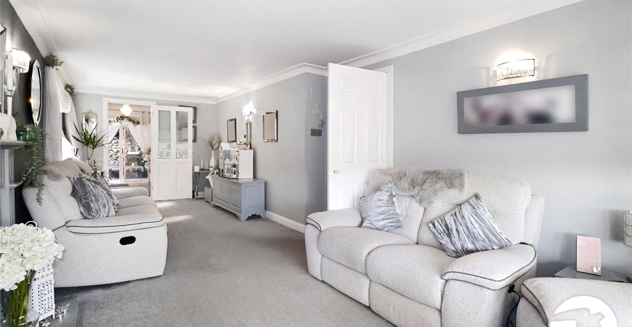 4 bedroom bungalow for sale in Erith | Robinson Jackson