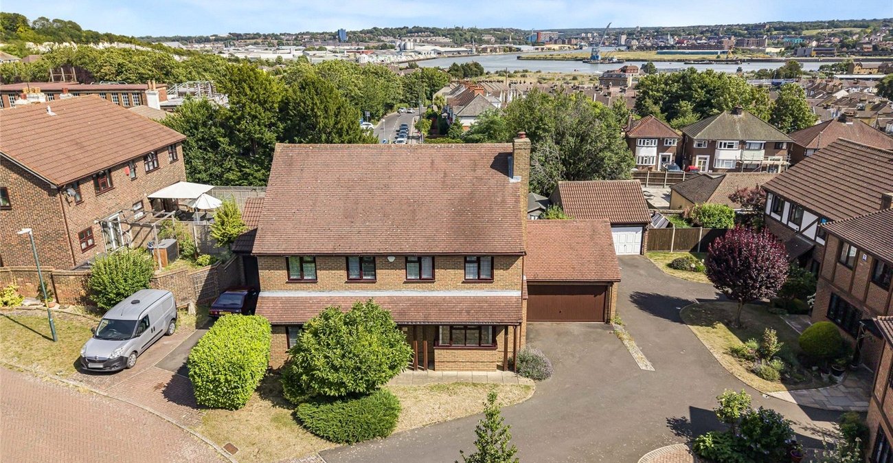 4 bedroom house for sale in Rochester | Robinson Michael & Jackson