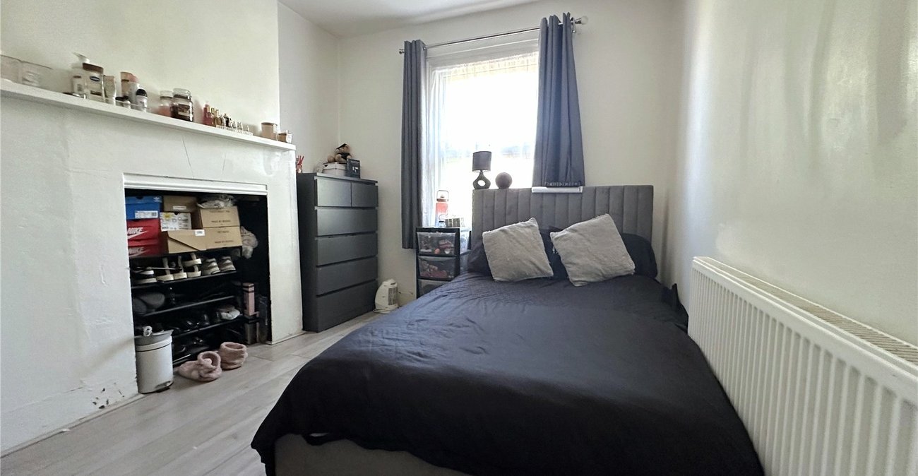 3 bedroom house for sale in London | Robinson Jackson