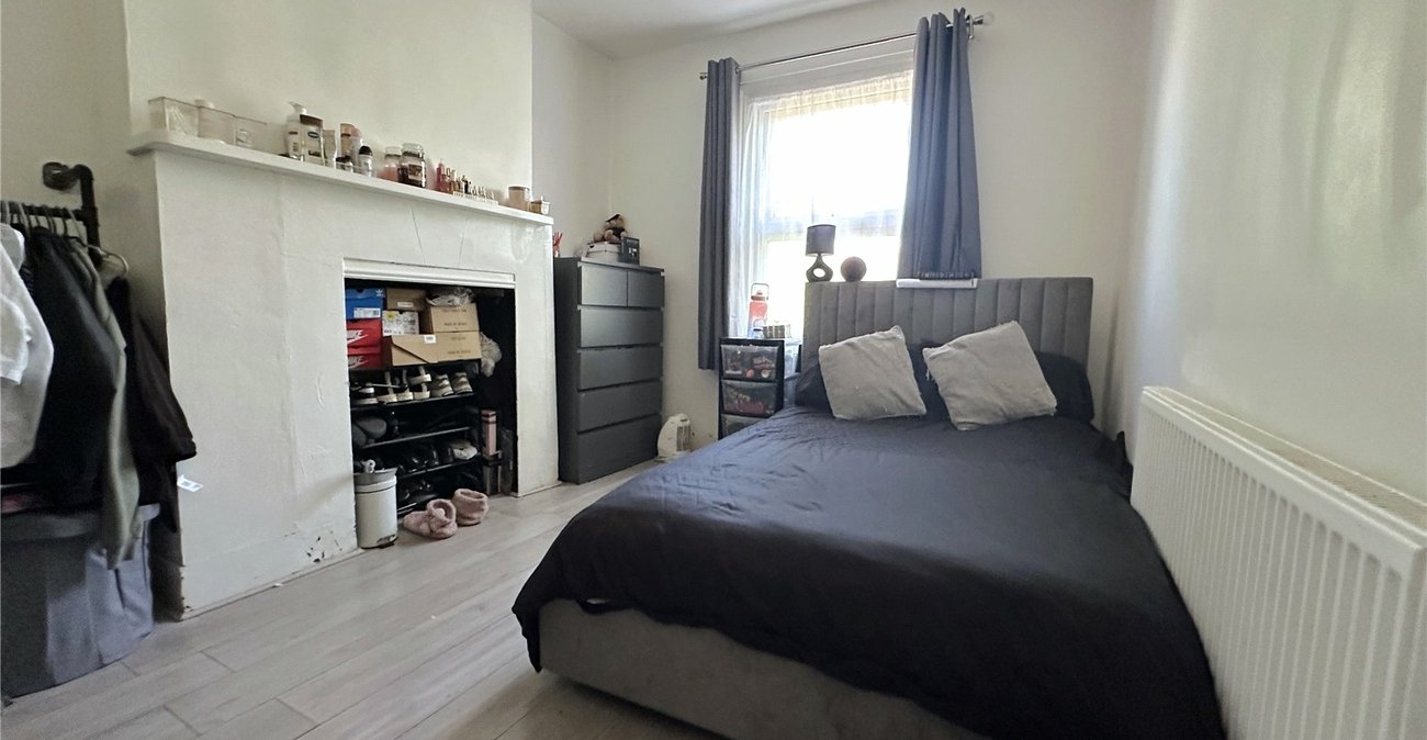 3 bedroom house for sale in London | Robinson Jackson