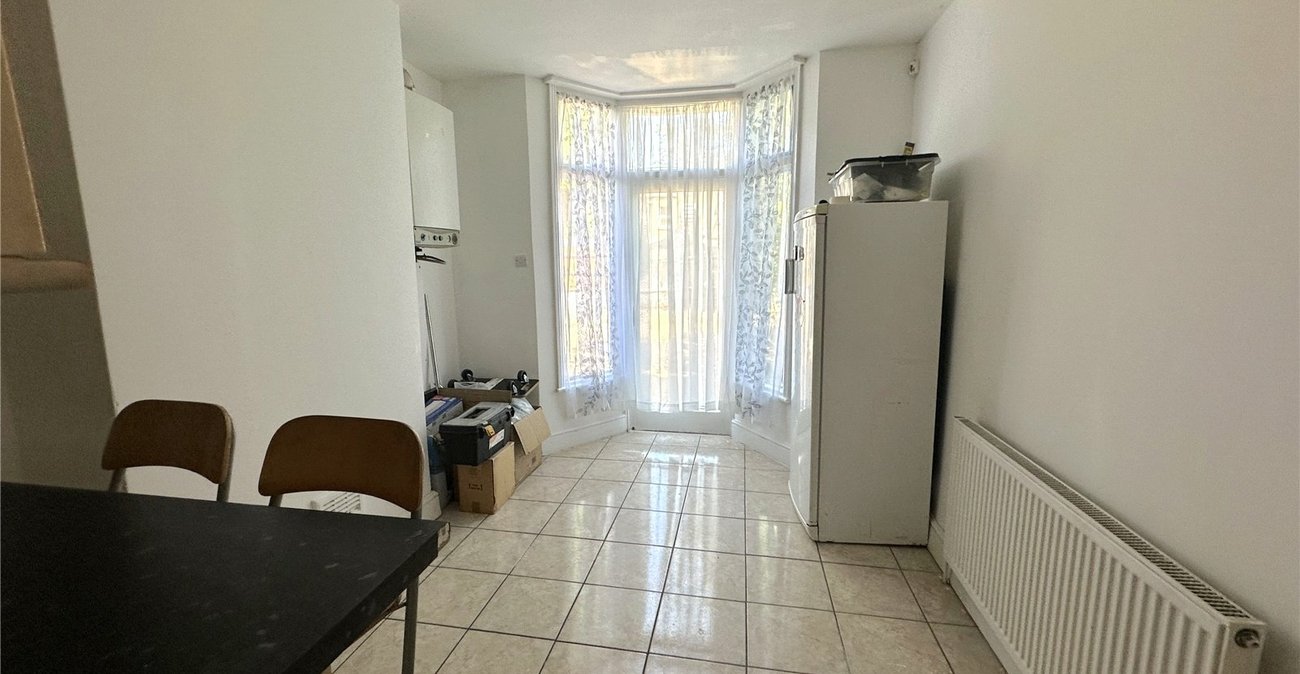 3 bedroom house for sale in London | Robinson Jackson