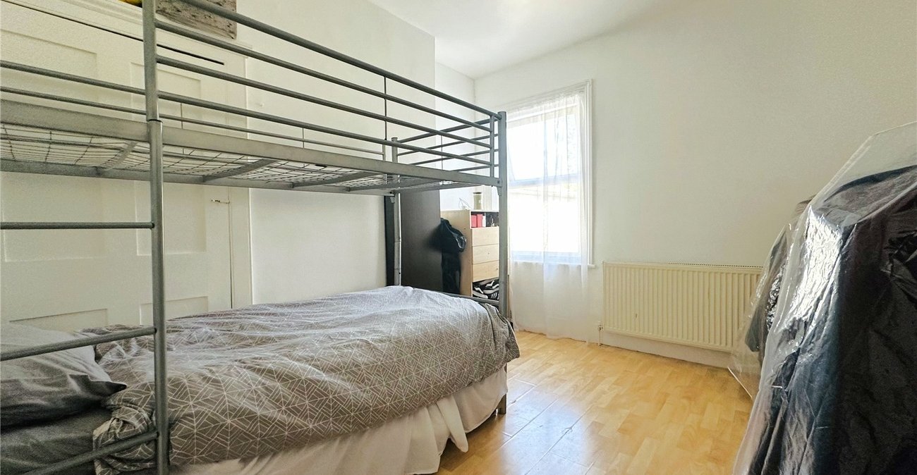 3 bedroom house for sale in London | Robinson Jackson