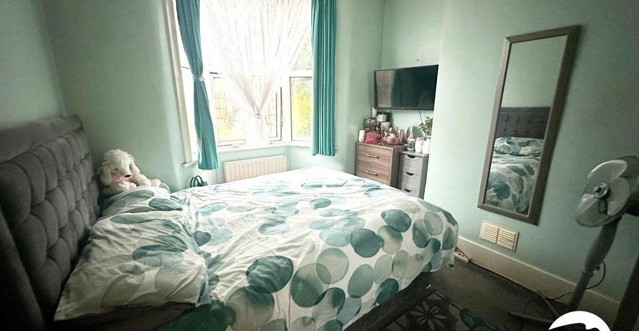 2 bedroom property for sale in London | Robinson Jackson