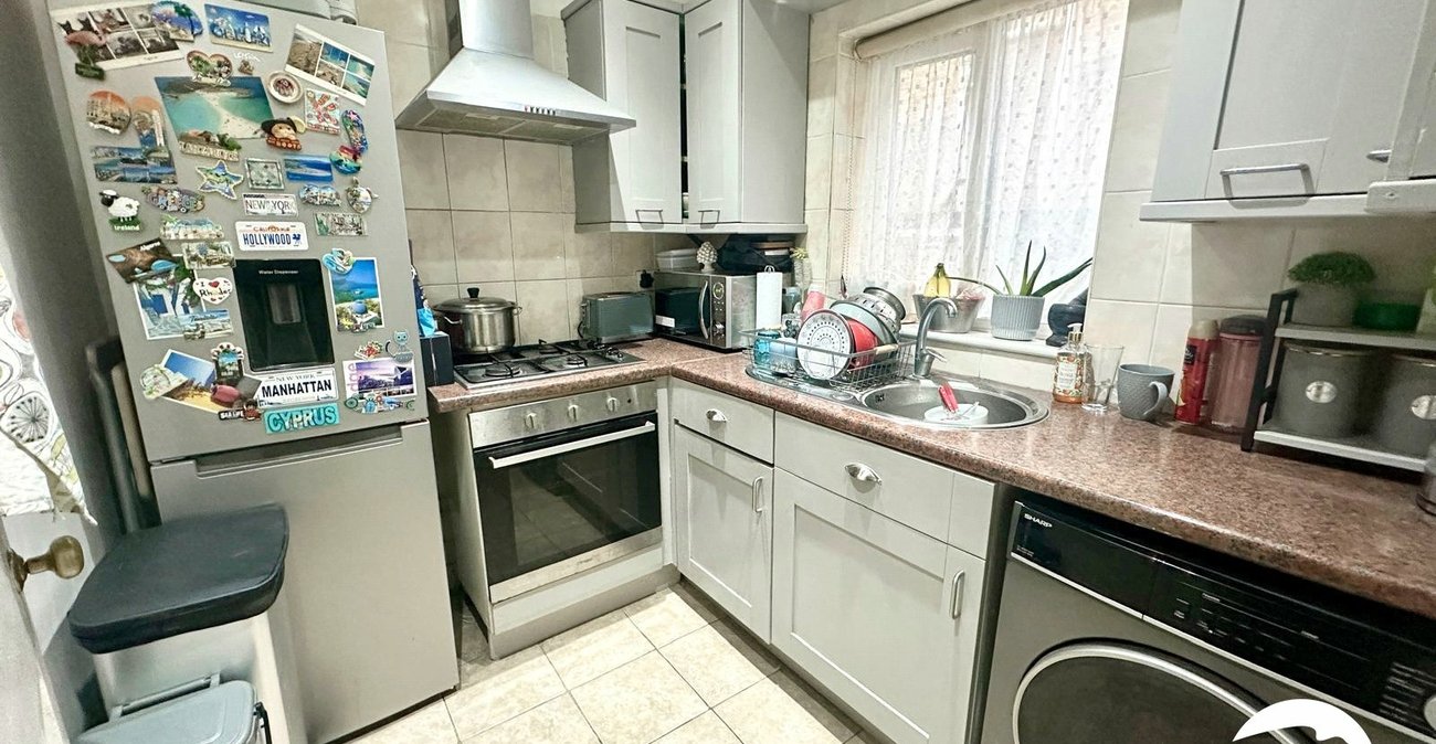 2 bedroom property for sale in London | Robinson Jackson