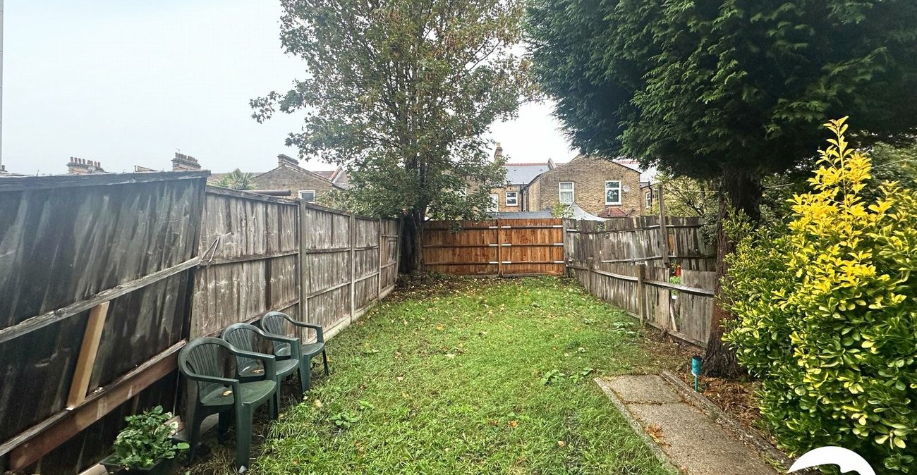 2 bedroom property for sale in London | Robinson Jackson