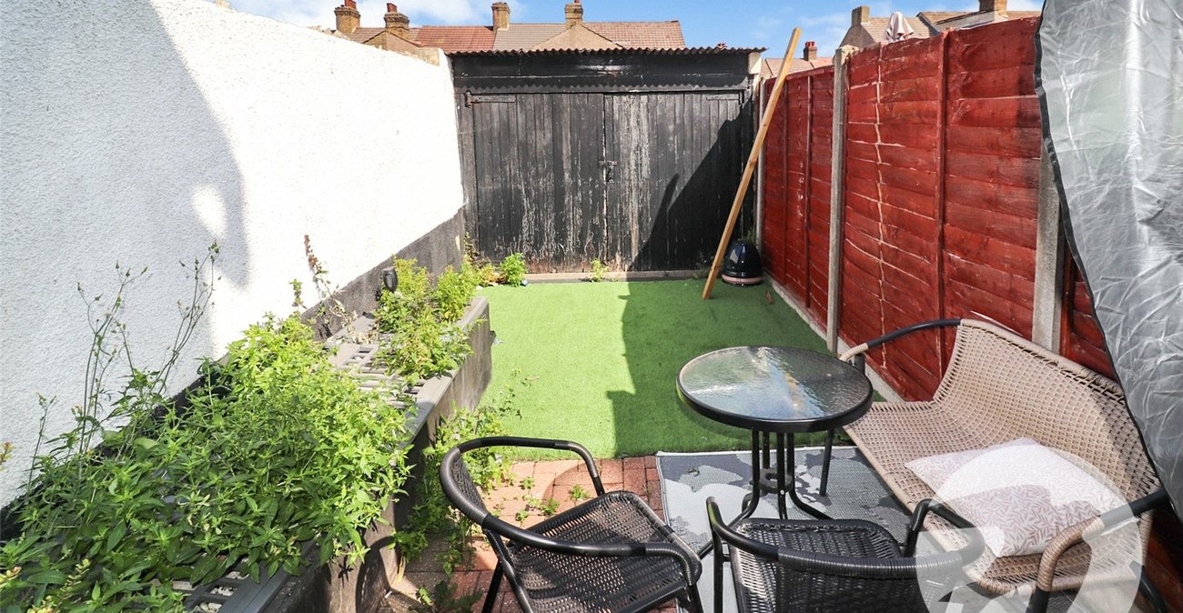 4 bedroom property for sale in Northumberland Heath | Robinson Jackson