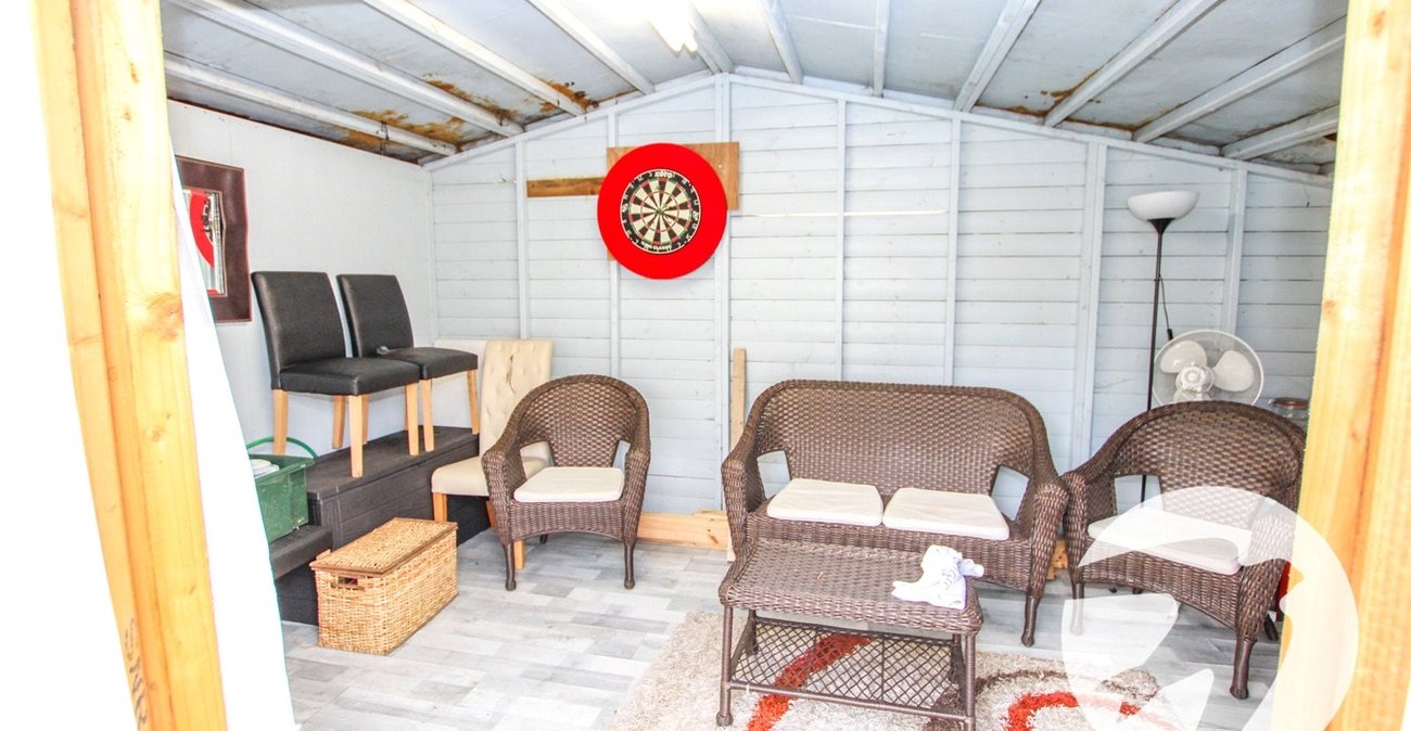 3 bedroom house for sale in London | Robinson Jackson