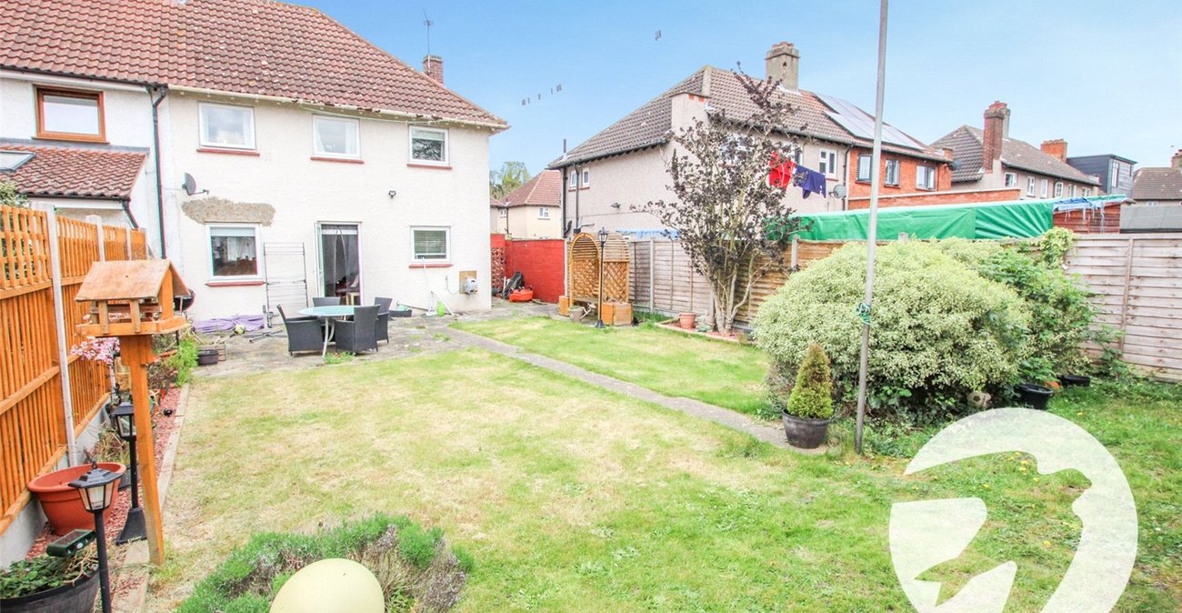 3 bedroom house for sale in London | Robinson Jackson