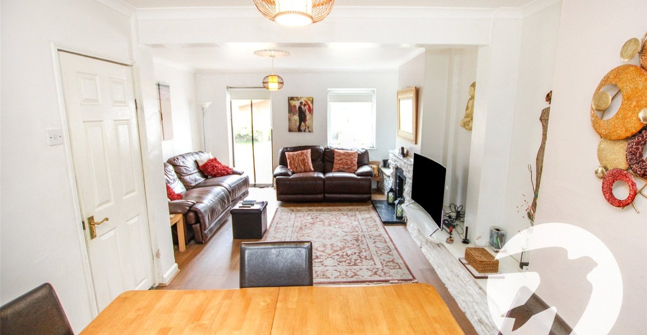 3 bedroom house for sale in London | Robinson Jackson