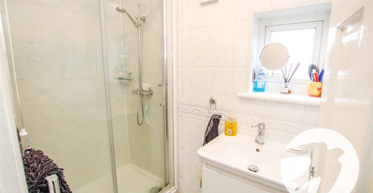 3 bedroom house for sale in London | Robinson Jackson