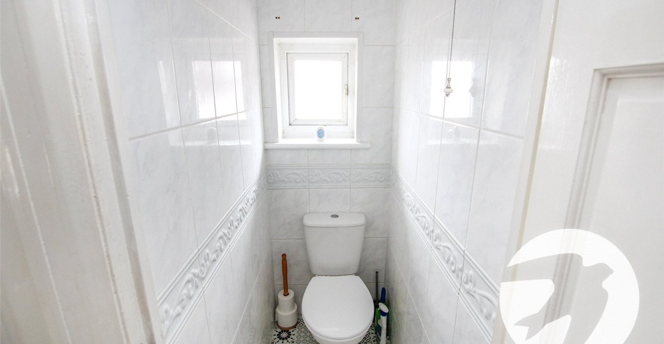 3 bedroom house for sale in London | Robinson Jackson