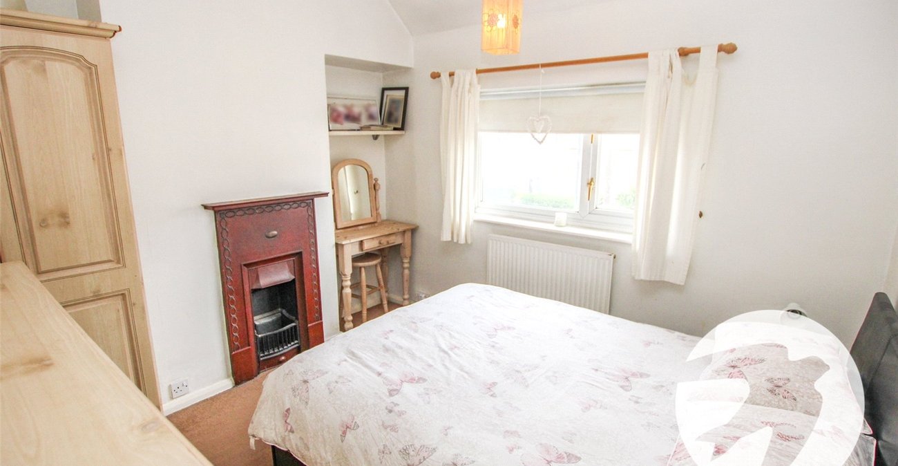 3 bedroom house for sale in London | Robinson Jackson