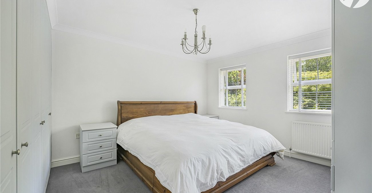 5 bedroom house for sale in Horton Kirby | Robinson Jackson