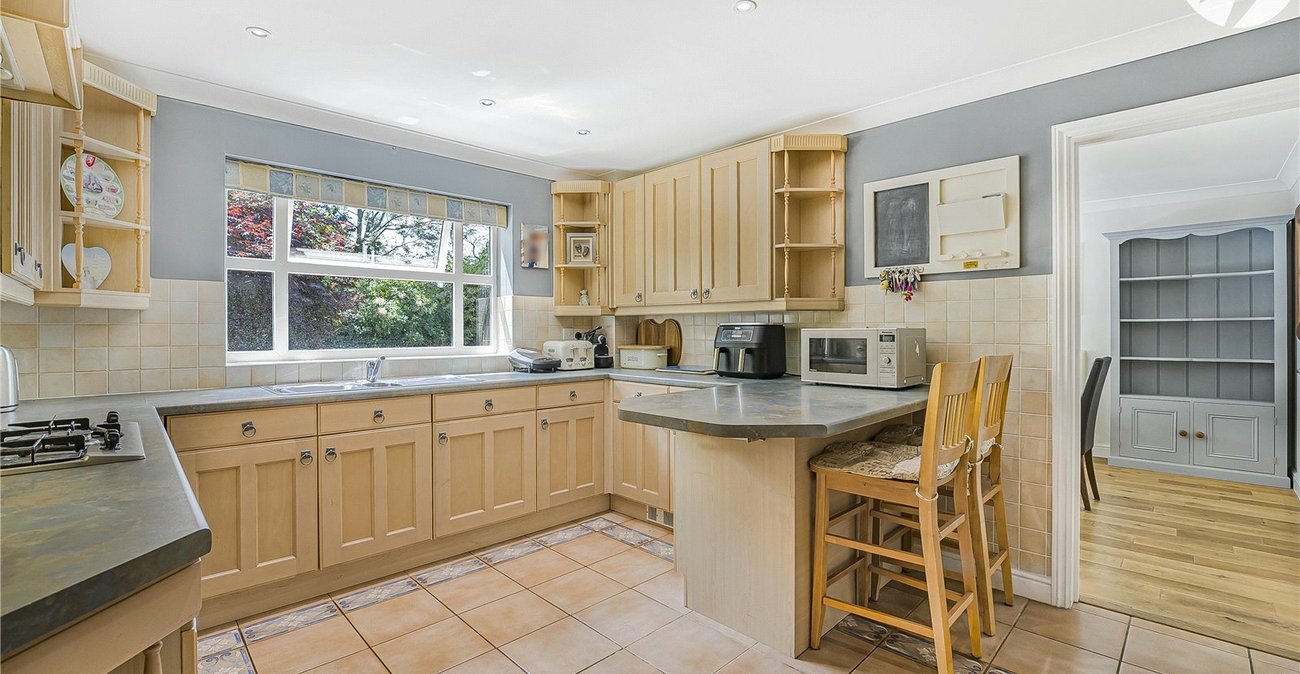 5 bedroom house for sale in Horton Kirby | Robinson Jackson