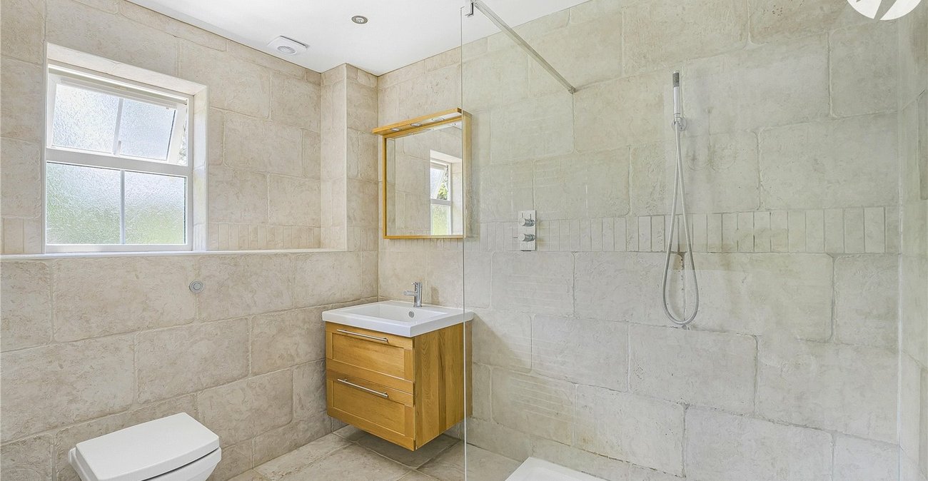 5 bedroom house for sale in Horton Kirby | Robinson Jackson