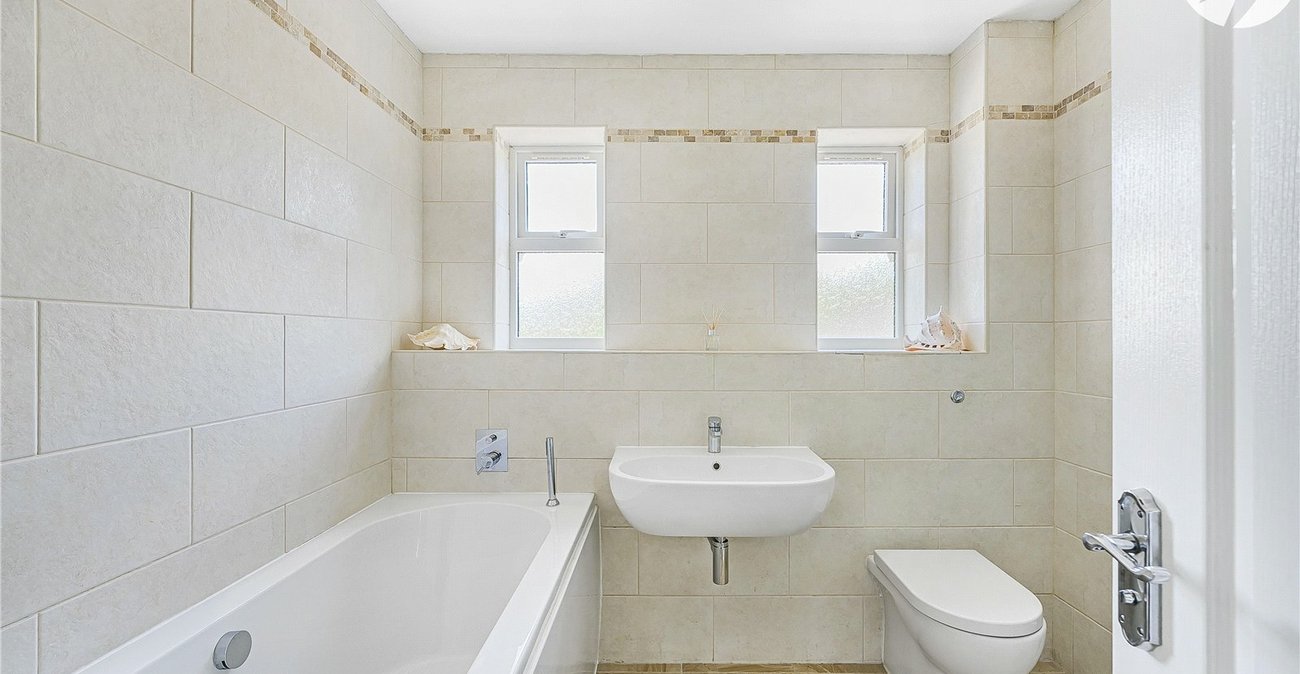 5 bedroom house for sale in Horton Kirby | Robinson Jackson