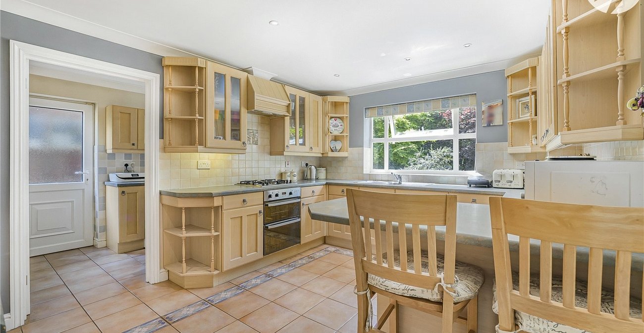 5 bedroom house for sale in Horton Kirby | Robinson Jackson