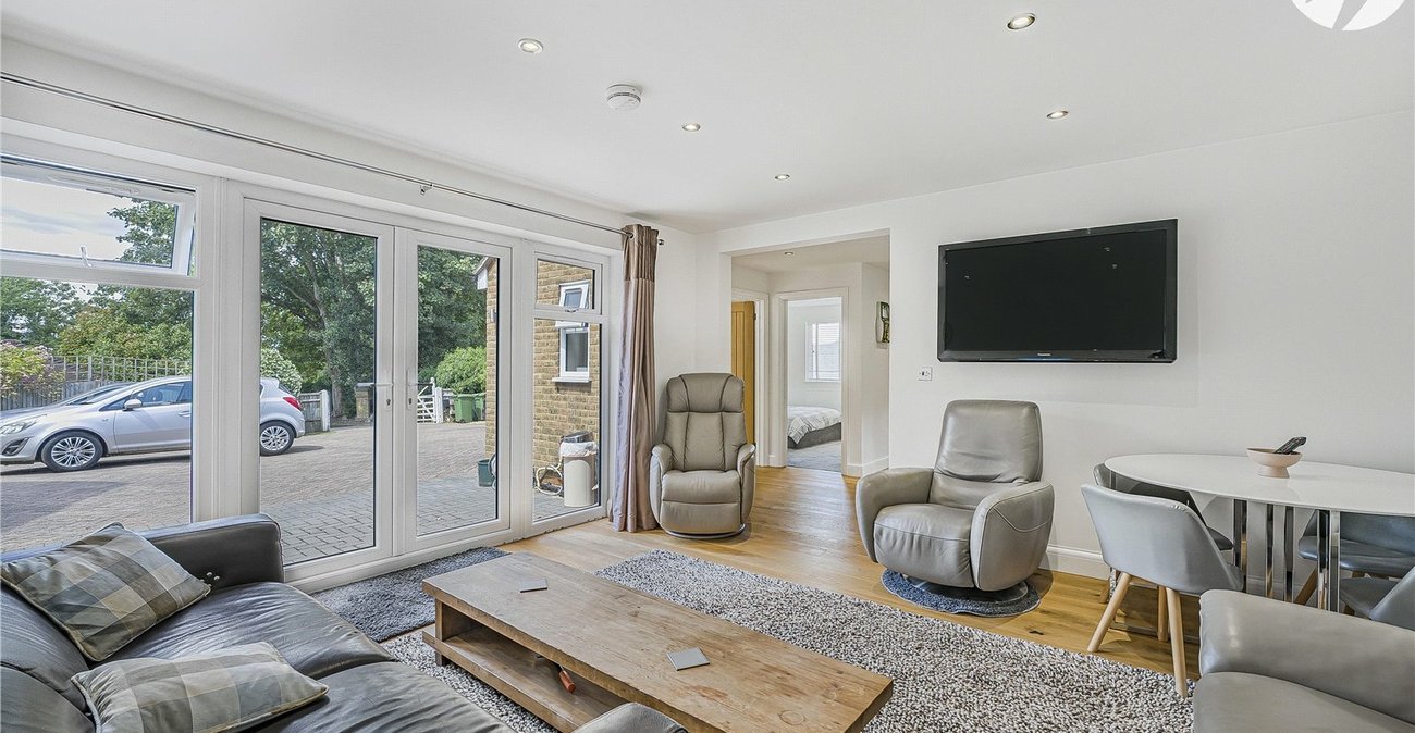 5 bedroom house for sale in Horton Kirby | Robinson Jackson