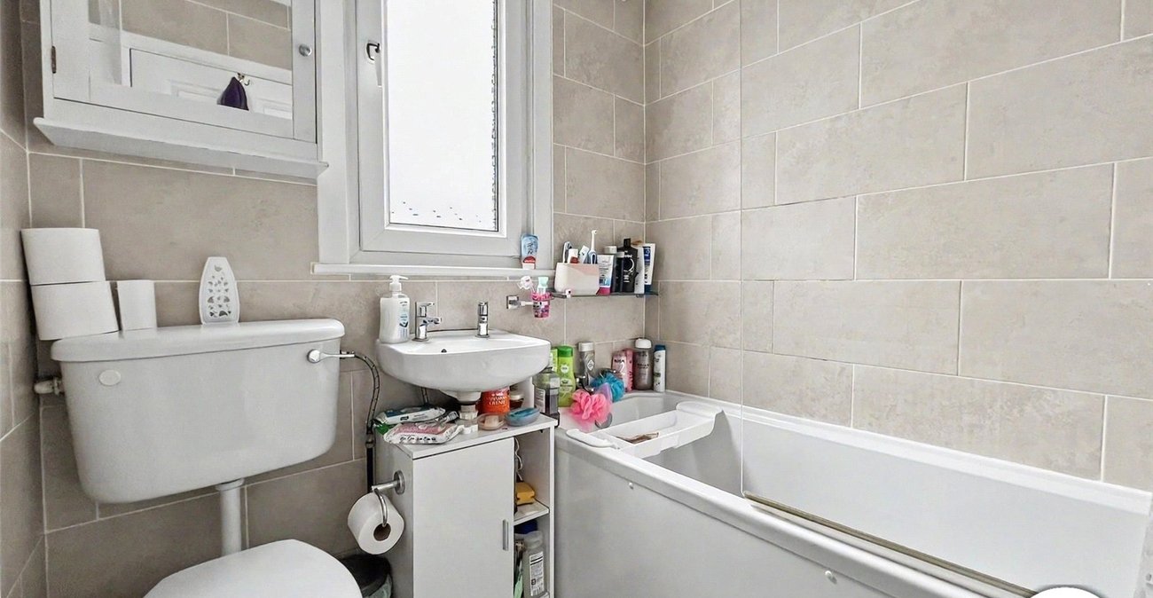 3 bedroom house for sale in Rochester | Robinson Michael & Jackson