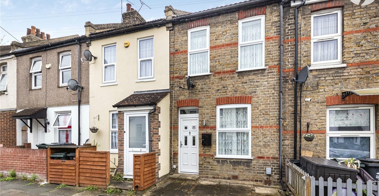 2 bedroom house for sale in Dartford | Robinson Jackson