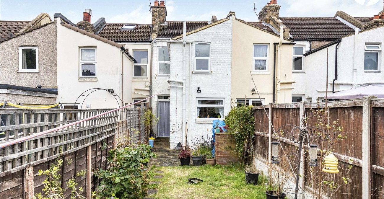 2 bedroom house for sale in Dartford | Robinson Jackson