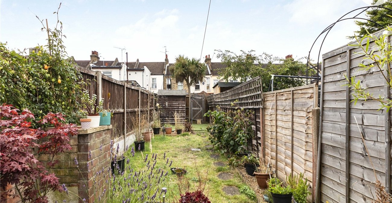 2 bedroom house for sale in Dartford | Robinson Jackson